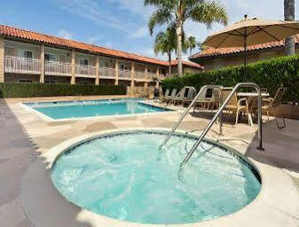 Hotel Travelodge By Wyndham Orange County Airport/ 2*
